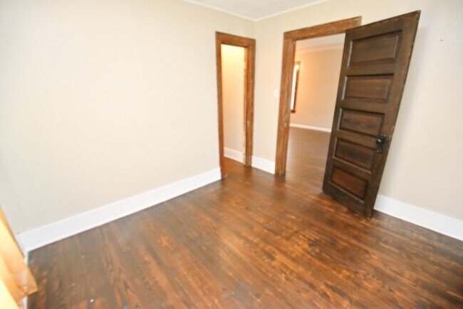 Building Photo - 2 bedroom 2 bath home with 2 story garage