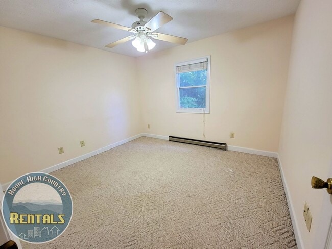 Building Photo - Gorgeous 3bd/2.5ba House With Included Downstairs Apartment