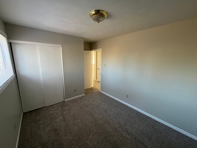 Building Photo - 4866 Teal Ave