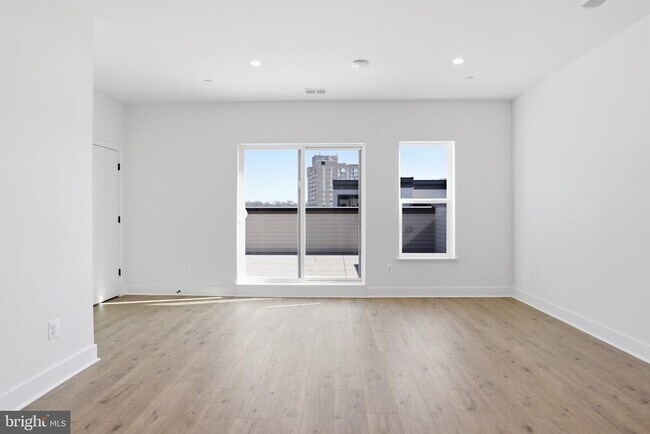 Building Photo - 5358 Zenith Overlook