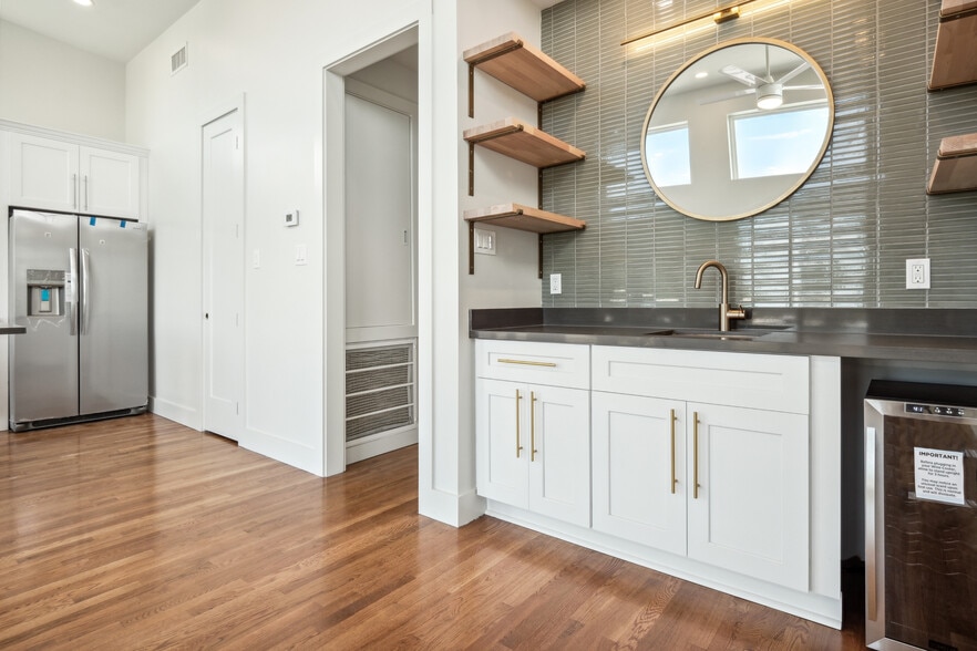 Wet bar with wine cooler - 428 W Solidelle St