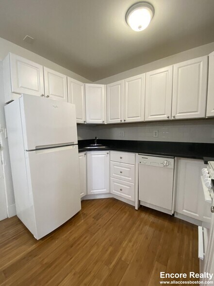 Building Photo - 64 Hemenway St