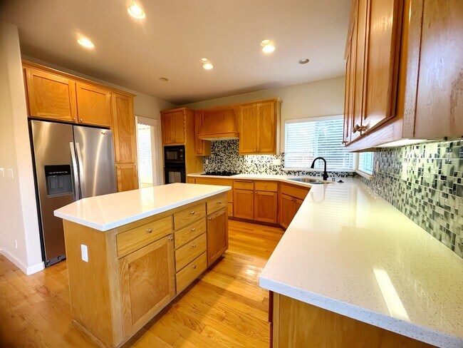 Building Photo - 841 Lawrence Dr