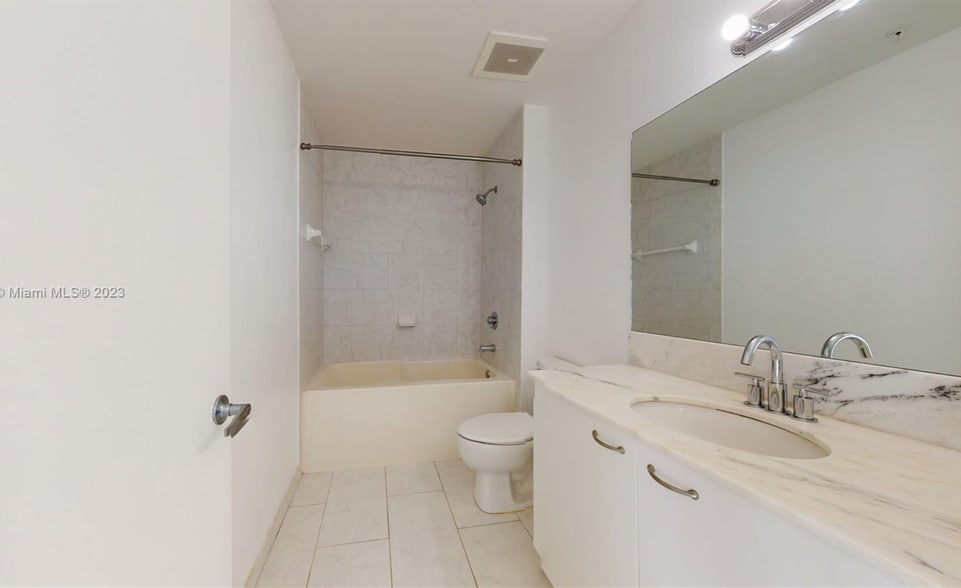 Building Photo - 133 NE 2nd Ave