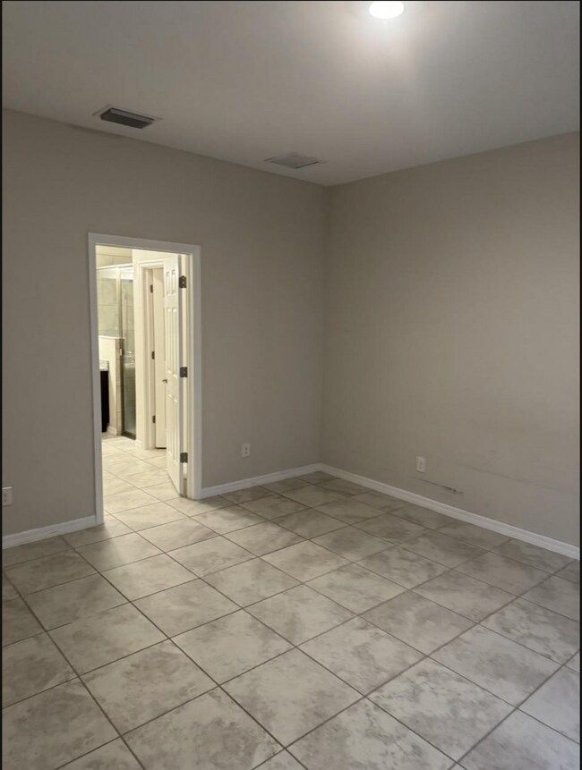 Building Photo - 3 Bedroom 2 Bathroom 2 Car Garage Home For Rent in North Port FL!