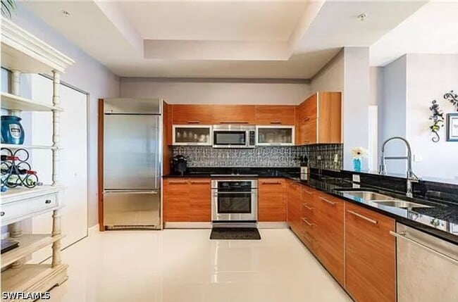 Building Photo - 3000 Oasis Grand Blvd