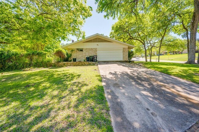 Building Photo - 405 Westbrook Dr