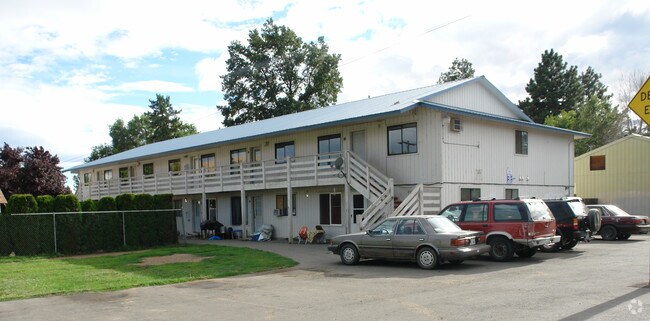 Primary Photo - 1203 Swan Ave