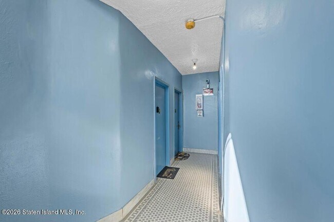 Building Photo - 37 Avon Pl