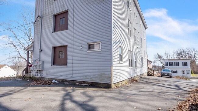 Building Photo - 1442 Main St