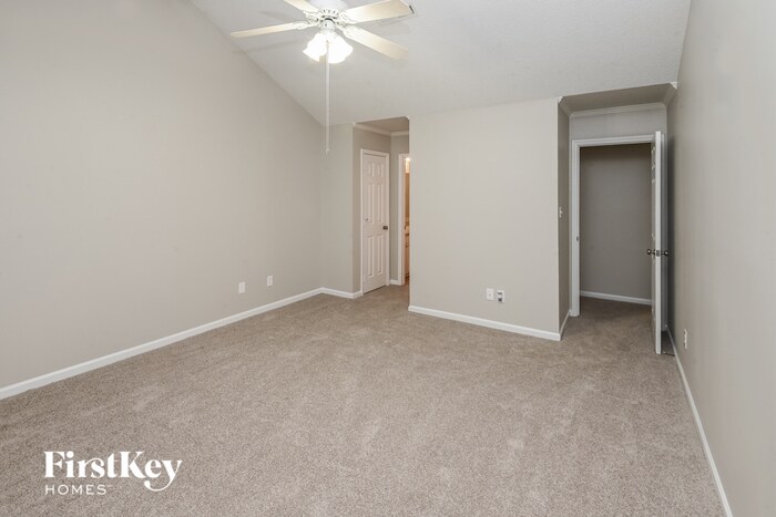Building Photo - 10629 N Canyon Rd
