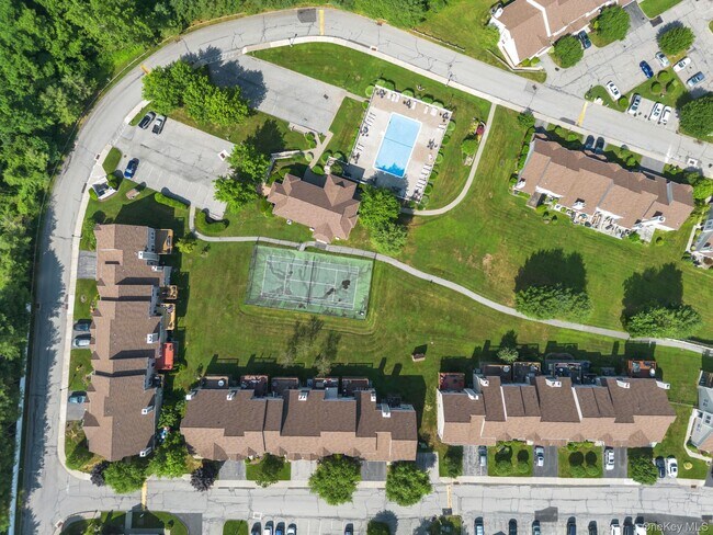 Building Photo - 104 Sparrow Ridge Rd