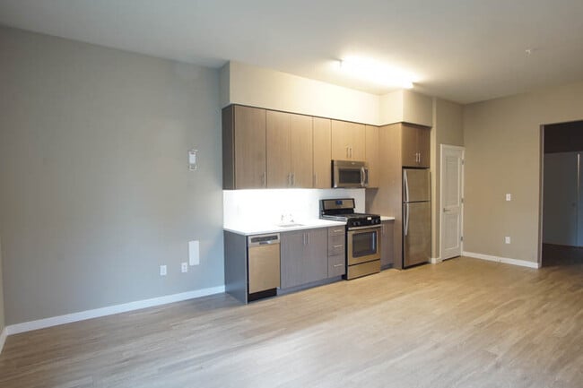 Building Photo - Stylish Garden Level-1 Bdr  w/ Dishwasher & Laundry in Sellwood!