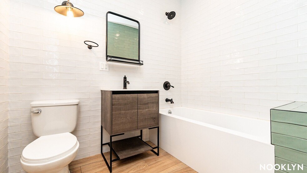 Building Photo - 255 18th St