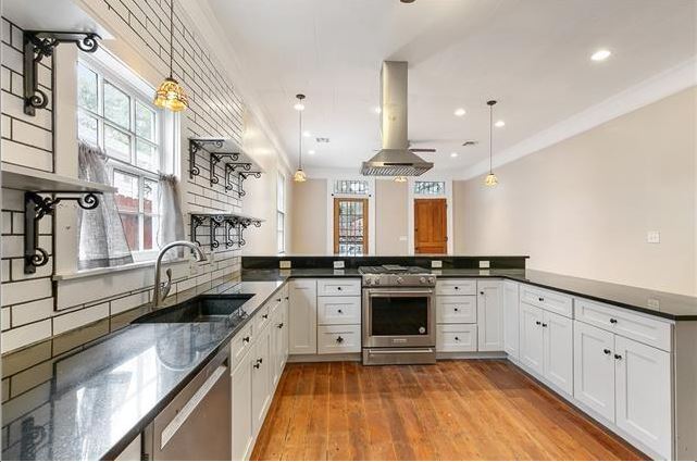 Building Photo - 2404 Bienville St