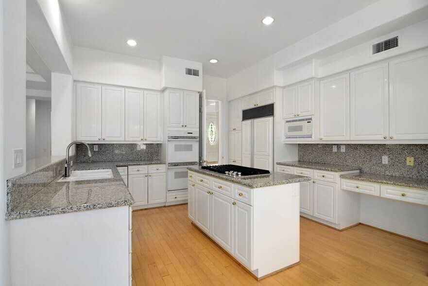 Building Photo - 25339 Prado De Los Arboles