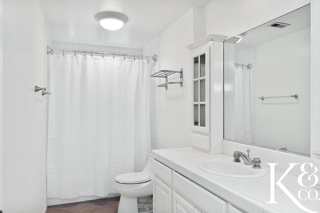 Building Photo - Stunning 4-Bedroom Simi Valley Home with P...