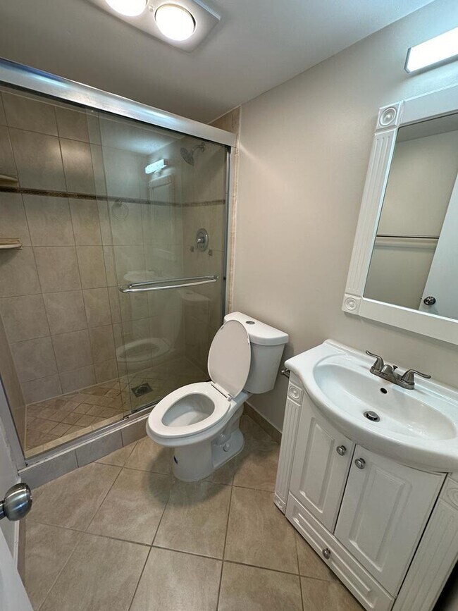 Building Photo - 9949 Sandalfoot Blvd