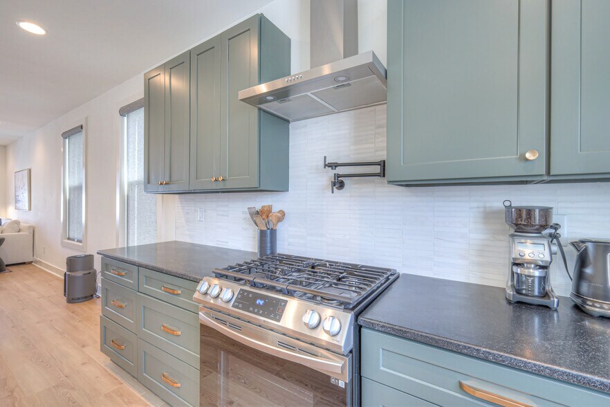 Building Photo - 312 Duke St