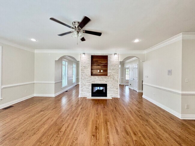 Building Photo - Gorgeous Beach View Home