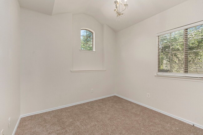 Building Photo - 1230 Nicholas Manor