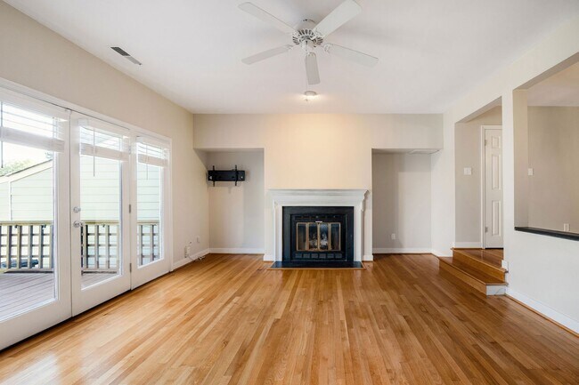 Building Photo - 9154 Lakeland Dr