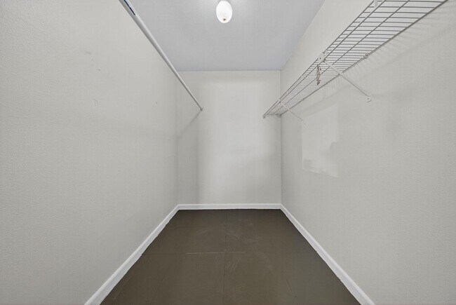 Building Photo - 117 NE 8th St