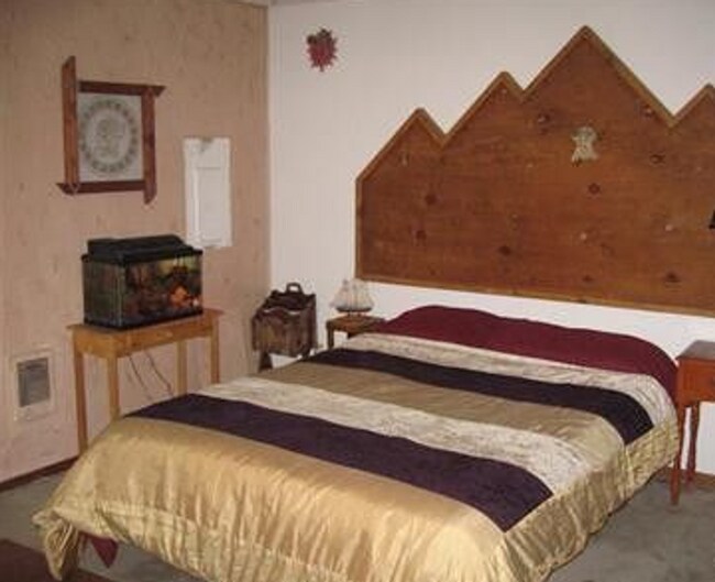Building Photo - Charming 3-Bedroom Home on Half-Acre in Sk...