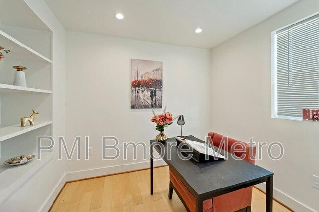 Building Photo - 2329 E Madison St