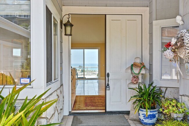 Building Photo - Stunning 3 Bed | 2.5 Bath Home with Office...