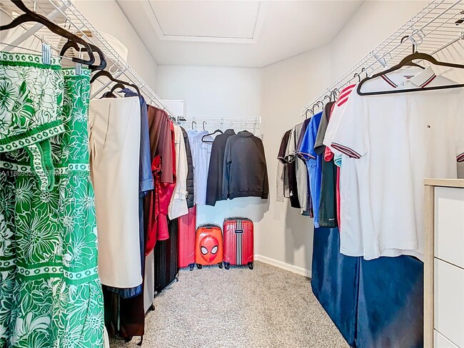 Building Photo - 1060 Cascade Dr