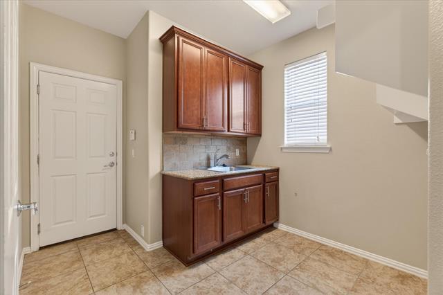 Building Photo - 810 Highland Hills Dr