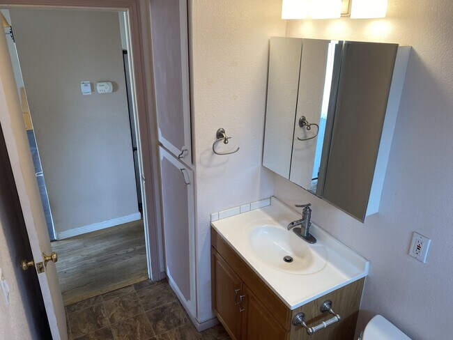 Building Photo - Charming 4 Bedroom, 2 Bath Home