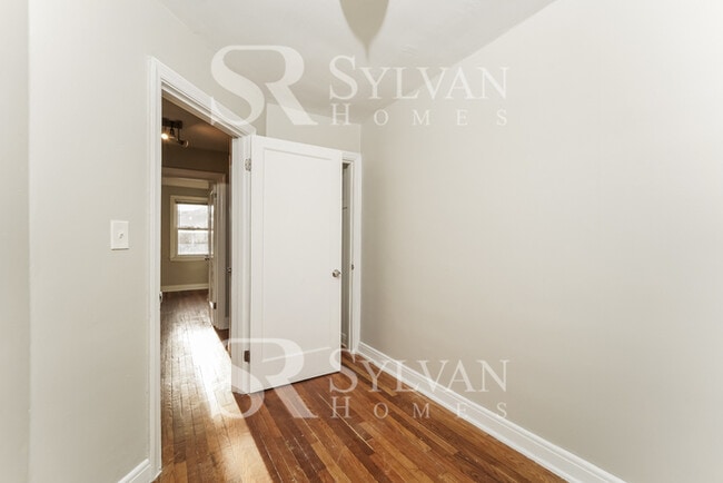 Building Photo - The living is easy in this 3 bedroom, 1.5 bathroom townhome