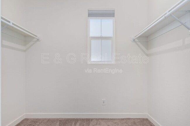 Building Photo - 3218 W Glendale Ave