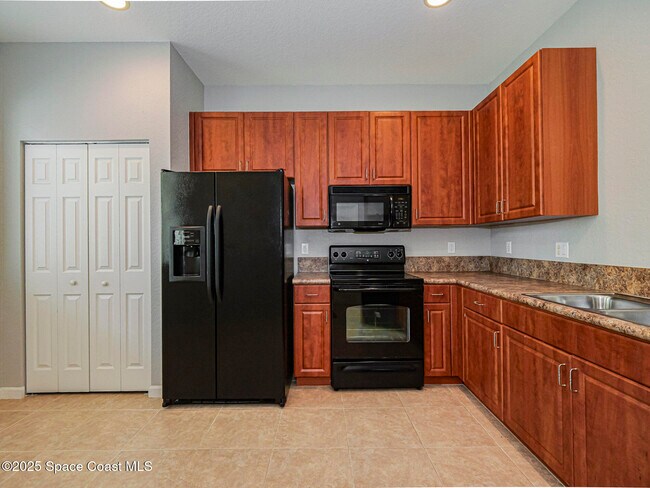 Building Photo - 2565 Stockbridge Square SW