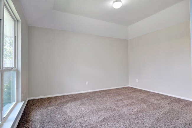Building Photo - 120 Hamilton Dr
