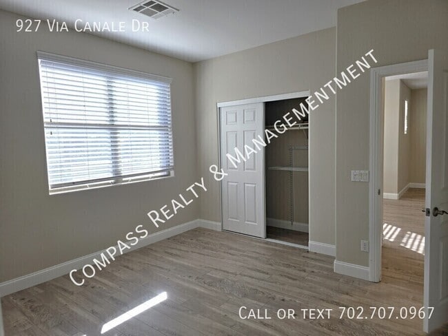 Building Photo - 927 Via Canale Dr