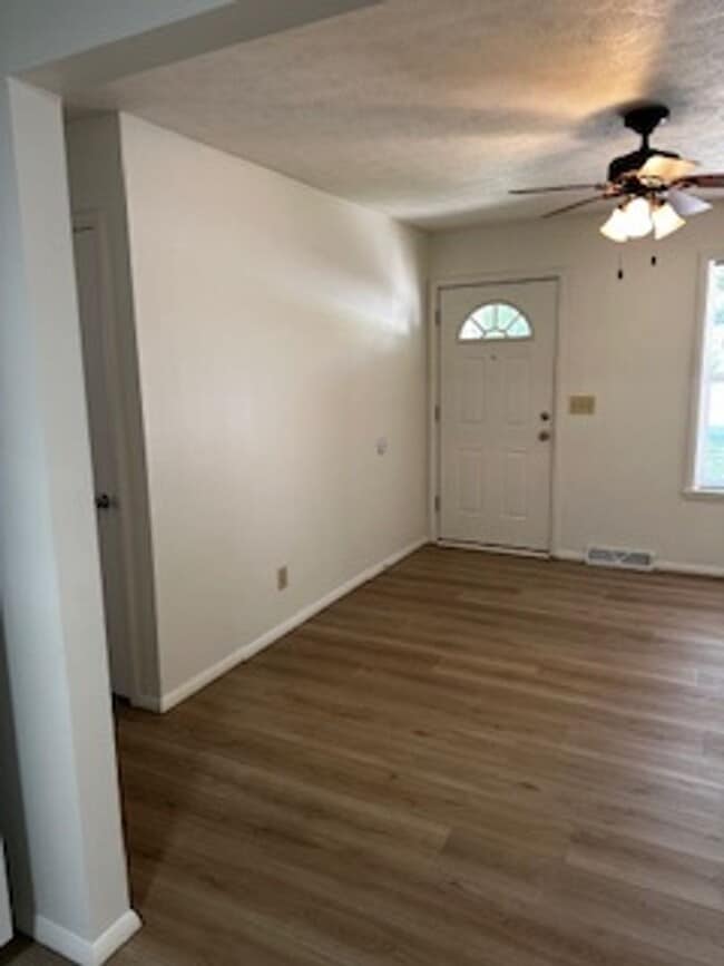 Building Photo - Fully Remodeled Home!