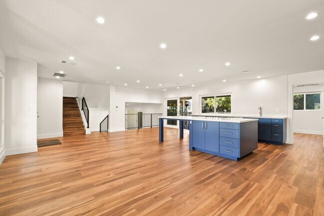 Building Photo - Freshly Remodeled Home Near Lake Murray & Mission Trails