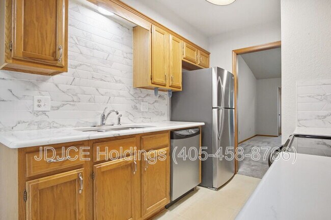 Building Photo - 431 W Curtis Dr