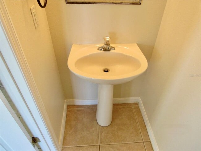 Building Photo - 896 Chelsea Dr