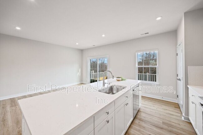 Building Photo - 332 Cramerton Mills Pkwy