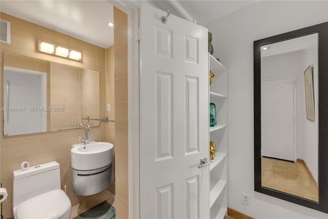 Building Photo - 255 W 24th St