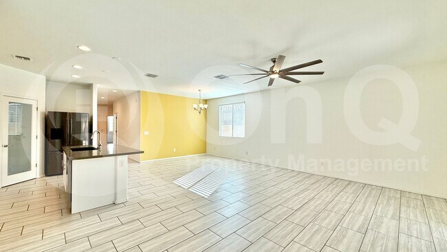 Building Photo - 40142 W Crane Dr