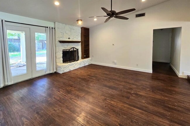 Building Photo - 9303 Robins Nest Ln