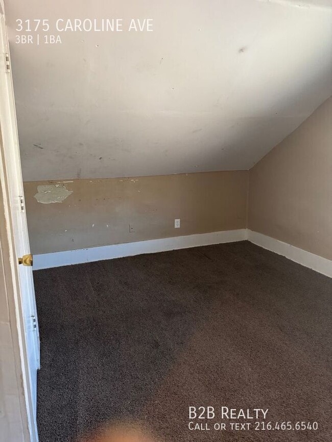 Building Photo - 3175 Caroline Ave