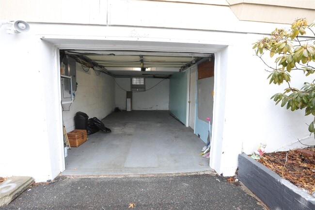 Building Photo - 11 Olin Dr