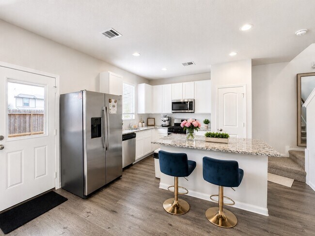 Building Photo - 24811 Landolfi Dr