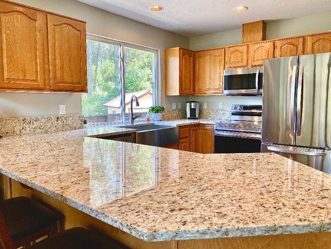 Building Photo - 30 Tamarack Ct